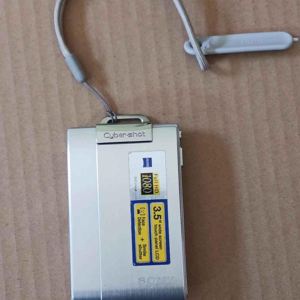 Camera Sony Cybershot  Silver Like New 8.1 Mega Pixels